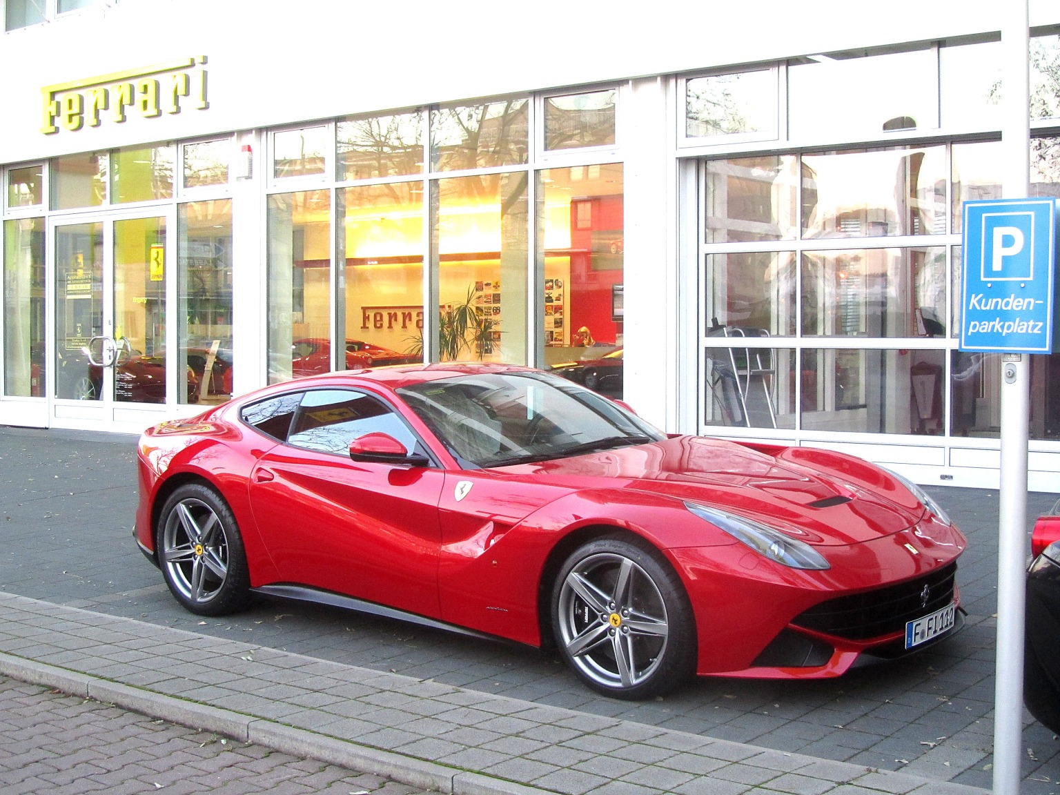 F FI 112, Ferrari F12 F12berlinetta (F152), 2012–2017