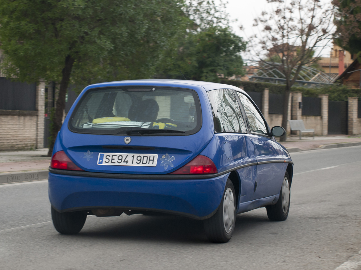 Машина Lancia Ypsilon 2014