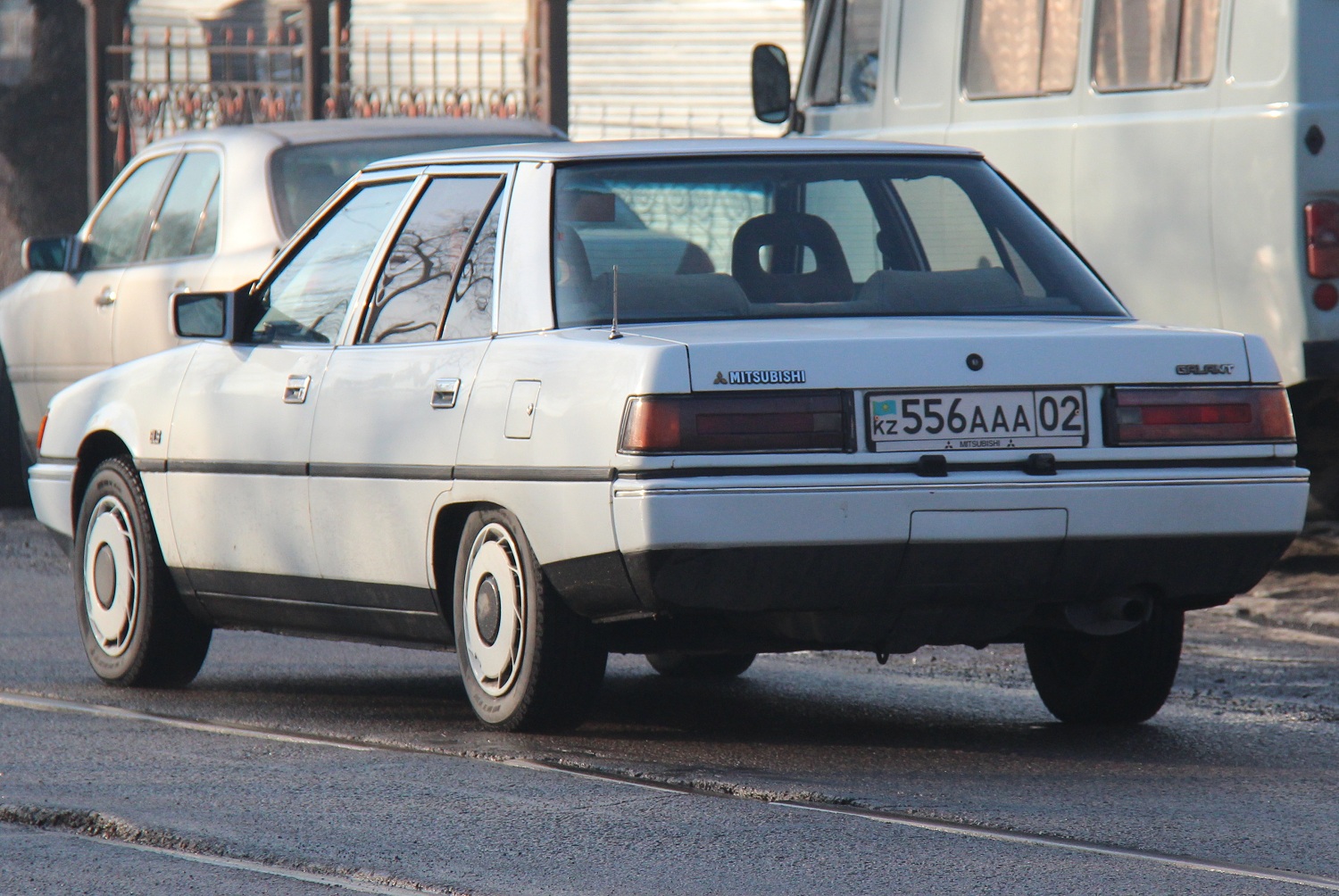 556 AAA 02, Mitsubishi Galant 