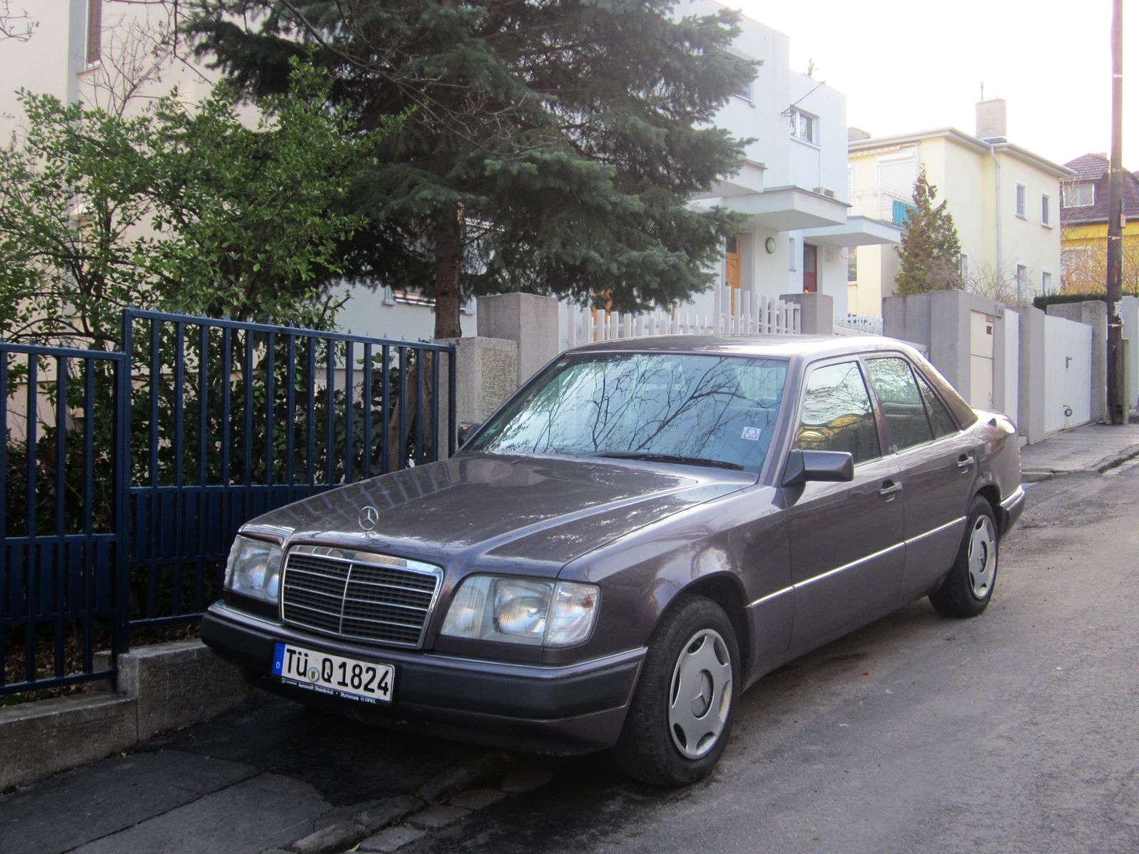 TÜ Q 1824, Mercedes-Benz E-Klasse 1st gen Sedan (W124), 1984­–1995