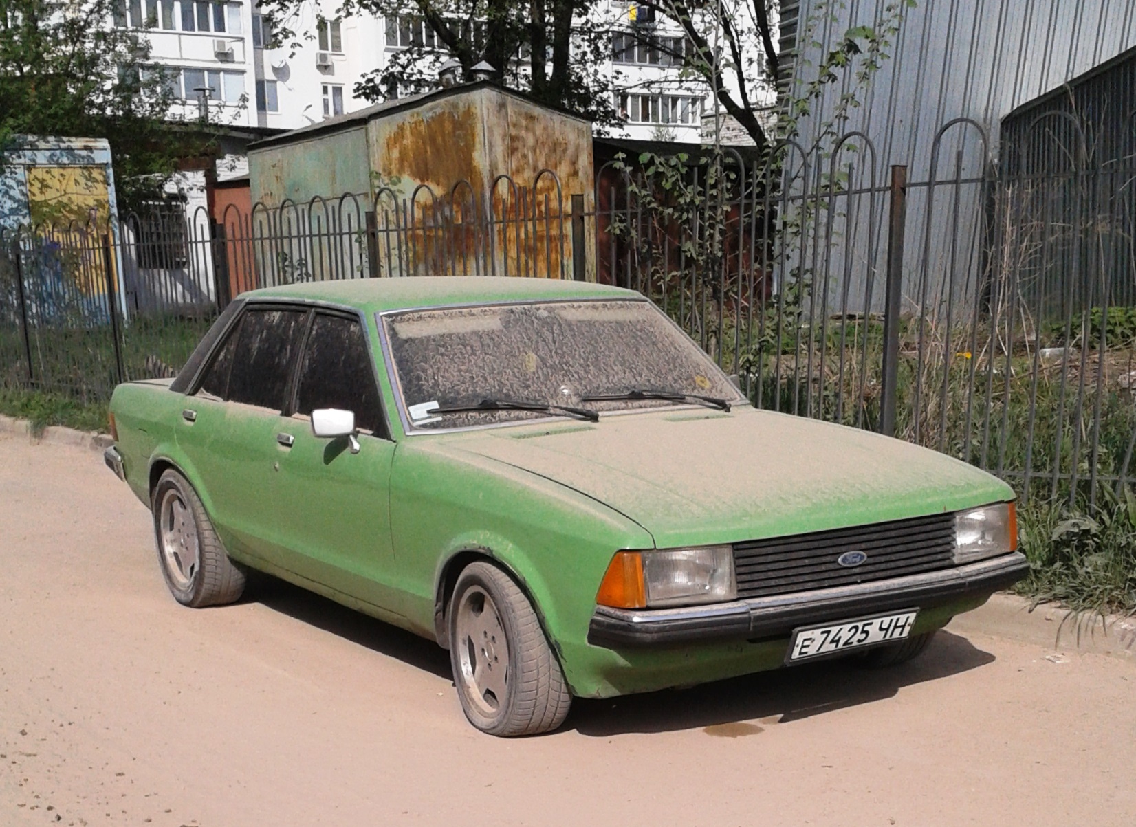 е 7425 ЧН, Ford Granada 2nd gen 4-door Sedan (GFU; EU-market), 1977–1985