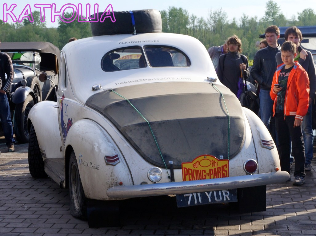 711YUR, Ford Deluxe 