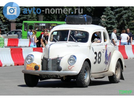 711 YUR, Ford Deluxe