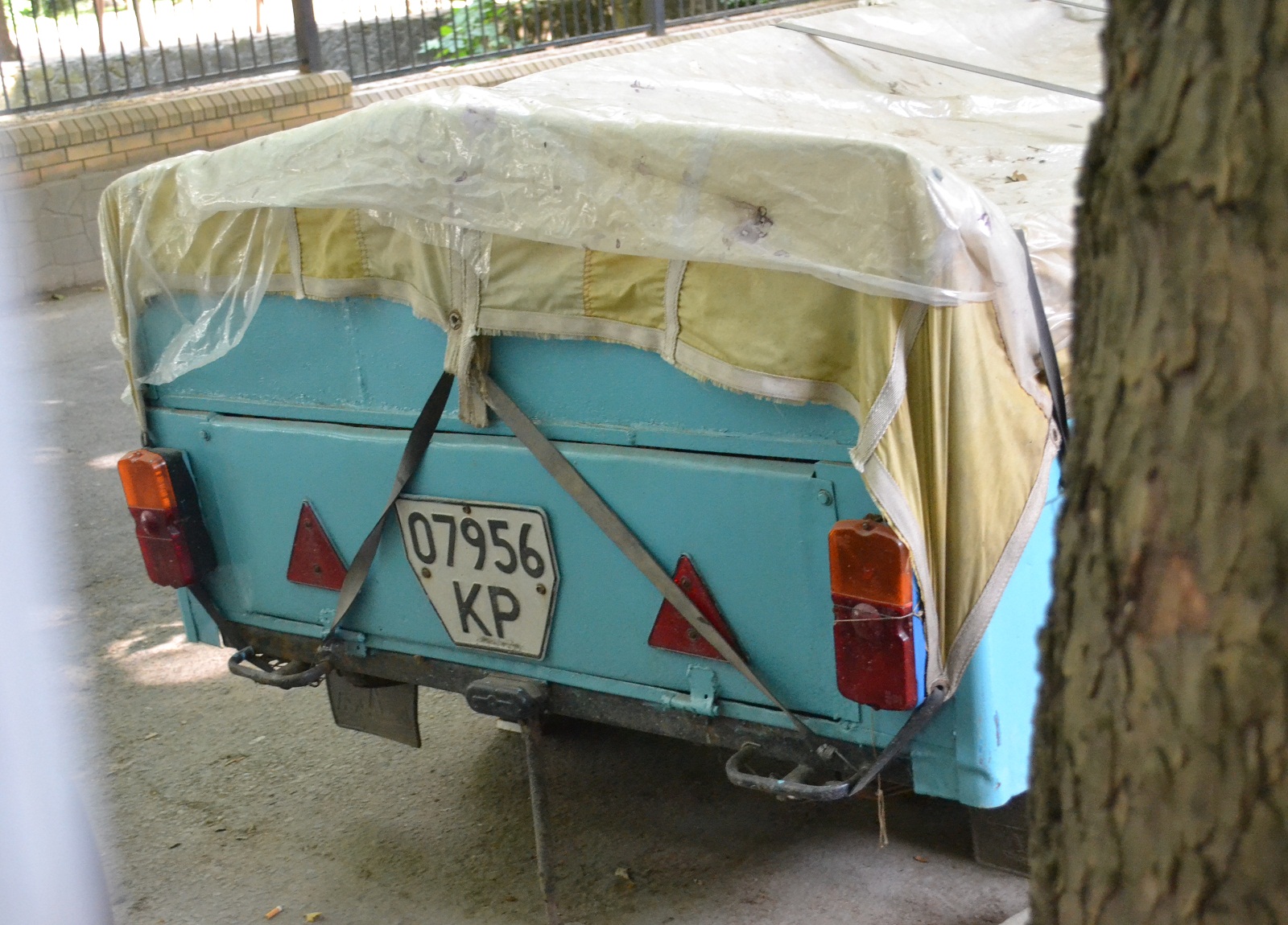 07956 KP, Trailers (1995) 