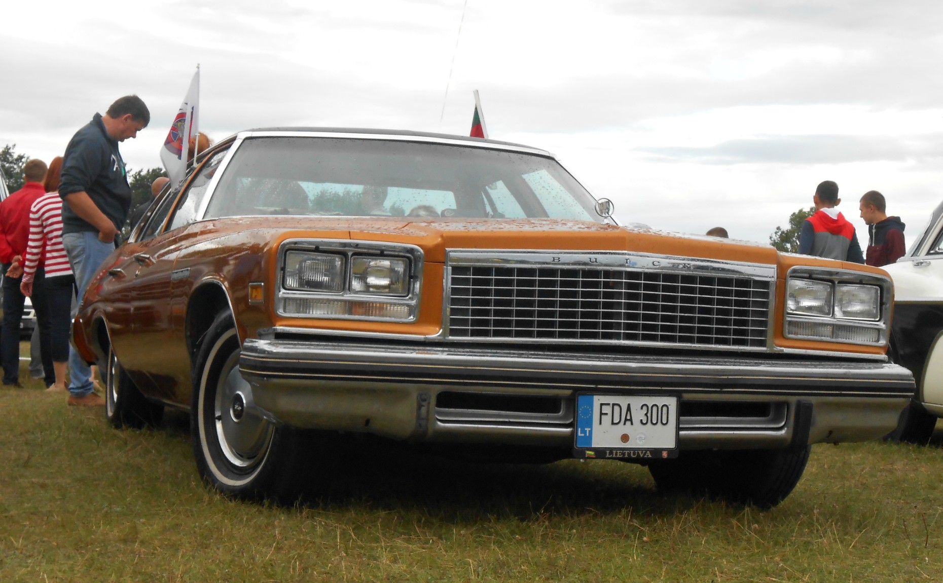 FDA 300, Buick LeSabre 4th gen 1976 Sedan (4B; B-body), 5th facelift, 1975–1976