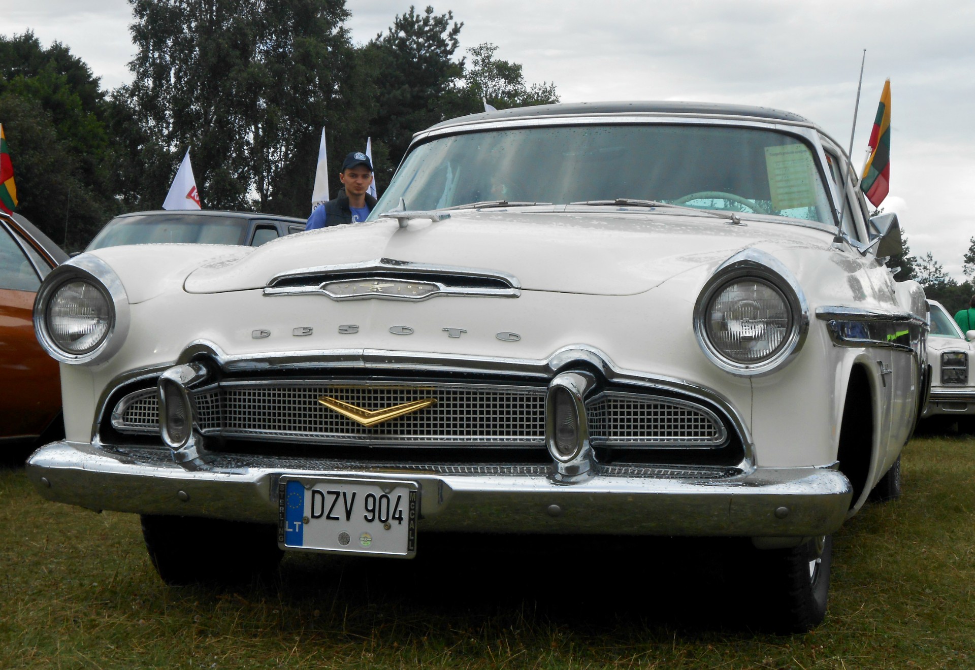 DZV 904, DeSoto Fireflite 