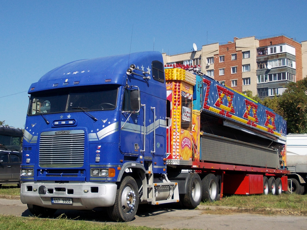 6S7 9908, Freightliner FLB 