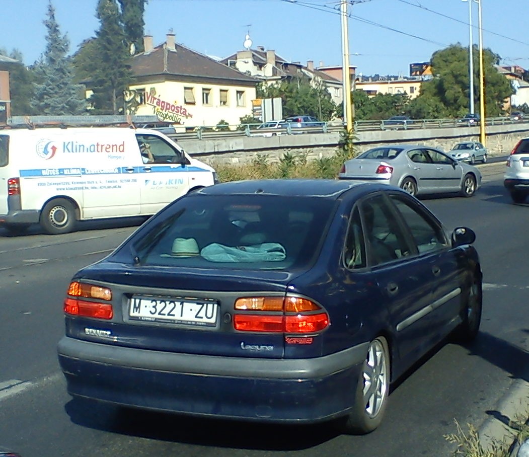 M 3221 ZU, Renault Laguna 1st gen Liftback (X56), 1994–2000