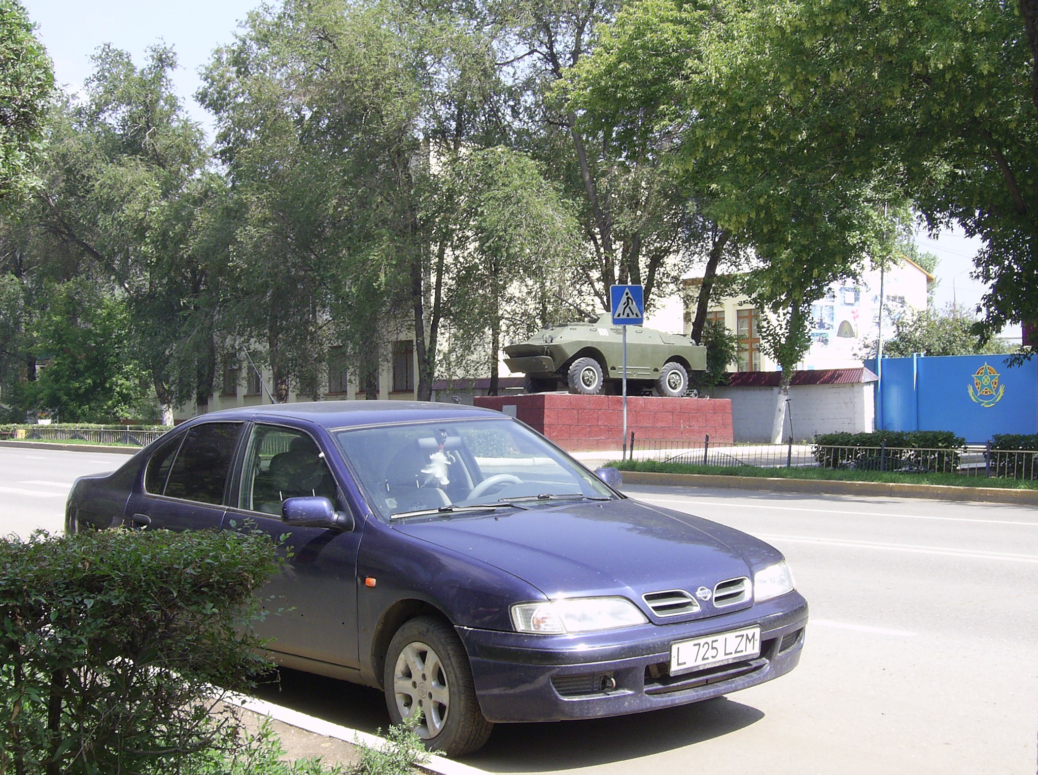 L 725 LZM, Nissan Primera 2nd gen Sedan/Liftback (P11), 1995–1999