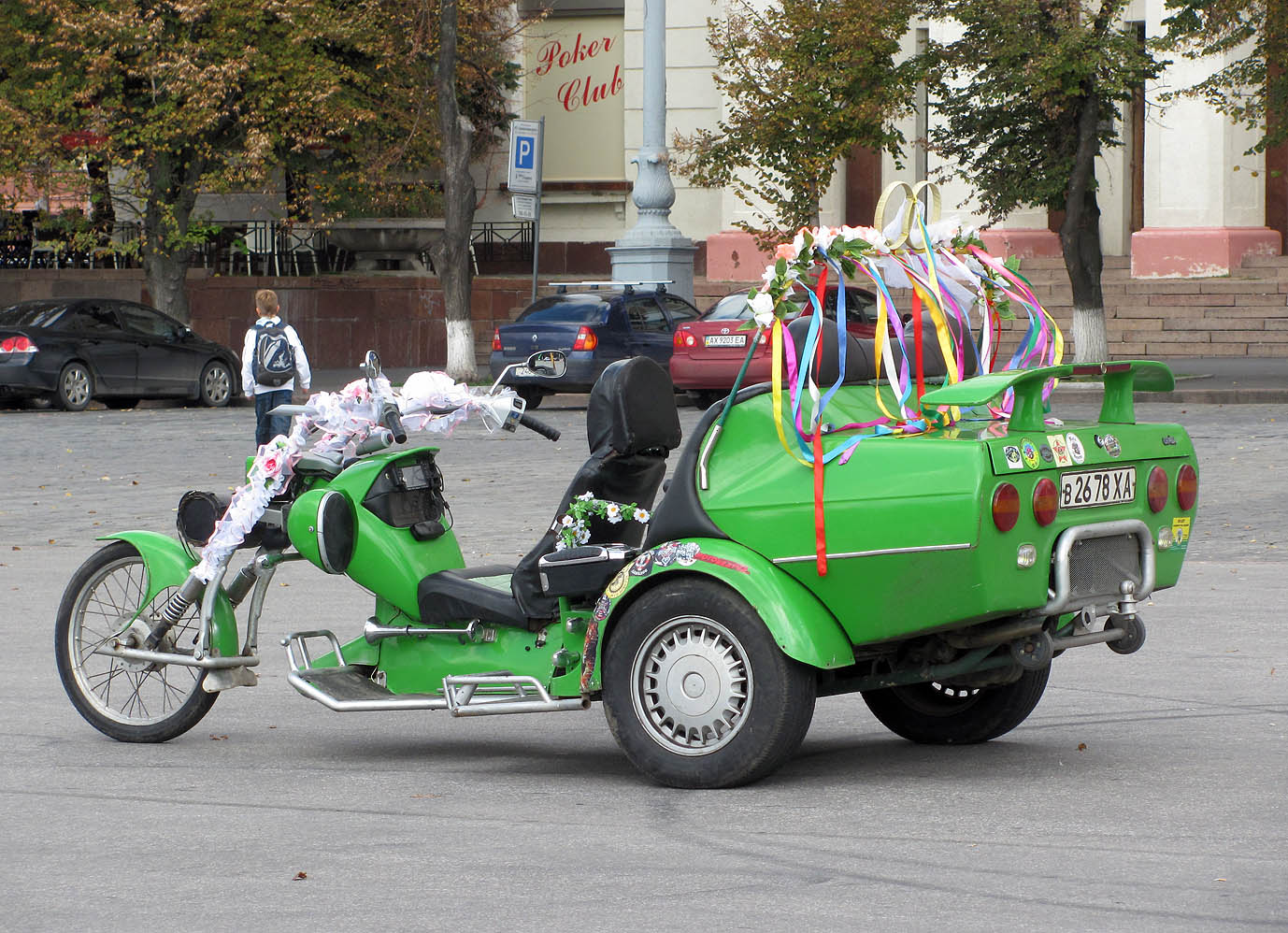 Самодельный транспорт. Трицикл украинский. Самоделки транспортные средства. Украинский трёхколёсный автомобиль. Невероятные самоделки транспортные средства.