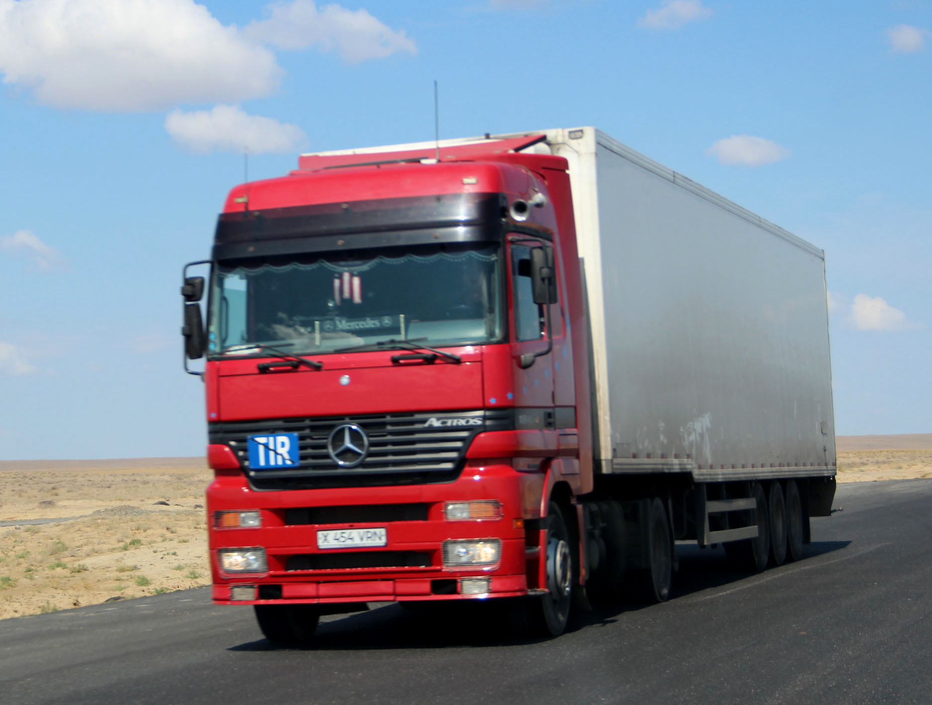 X 454 VRN, Mercedes-Benz Actros 