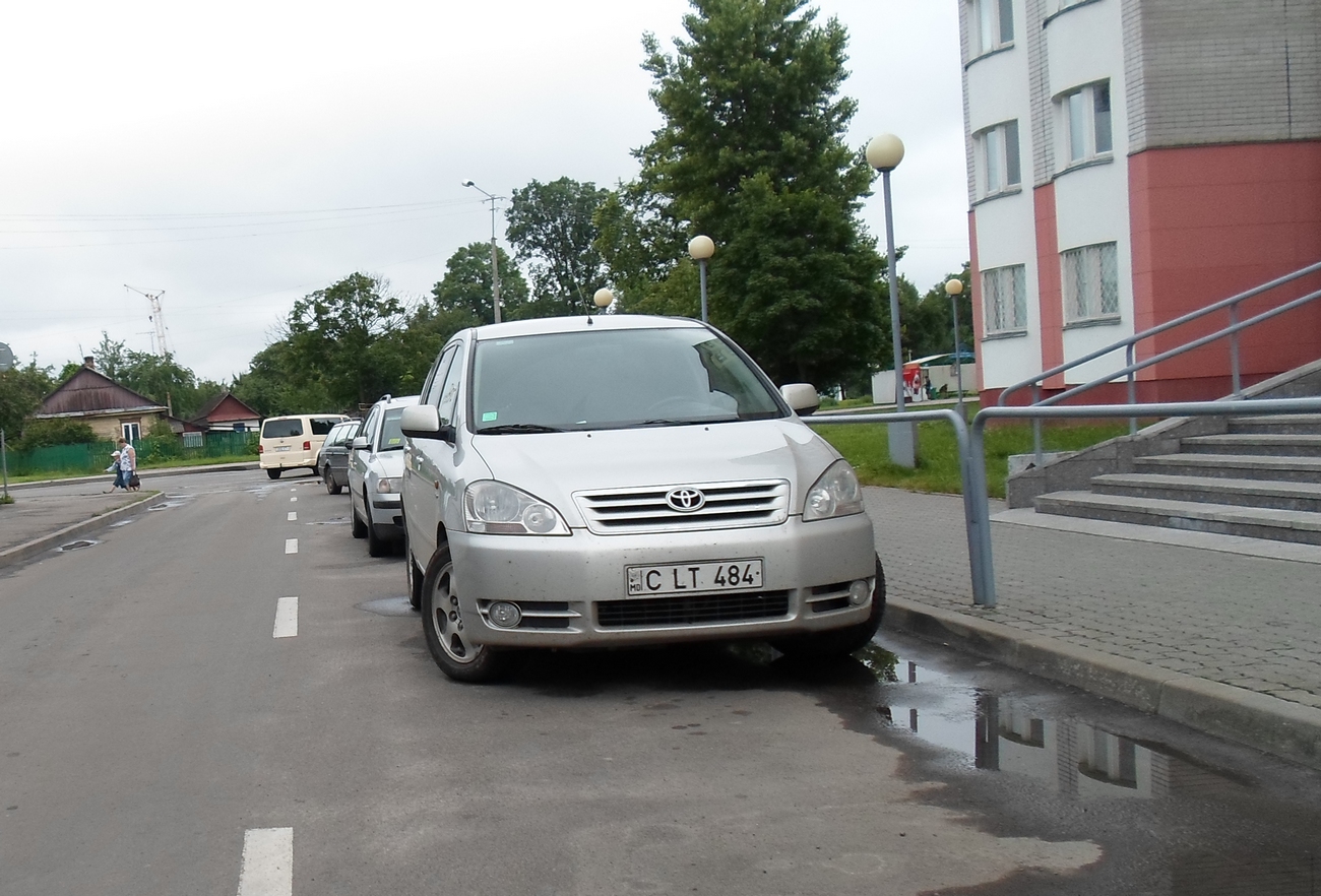 C LT 484, Toyota Avensis Verso 1st gen (XM20), 2001–2003