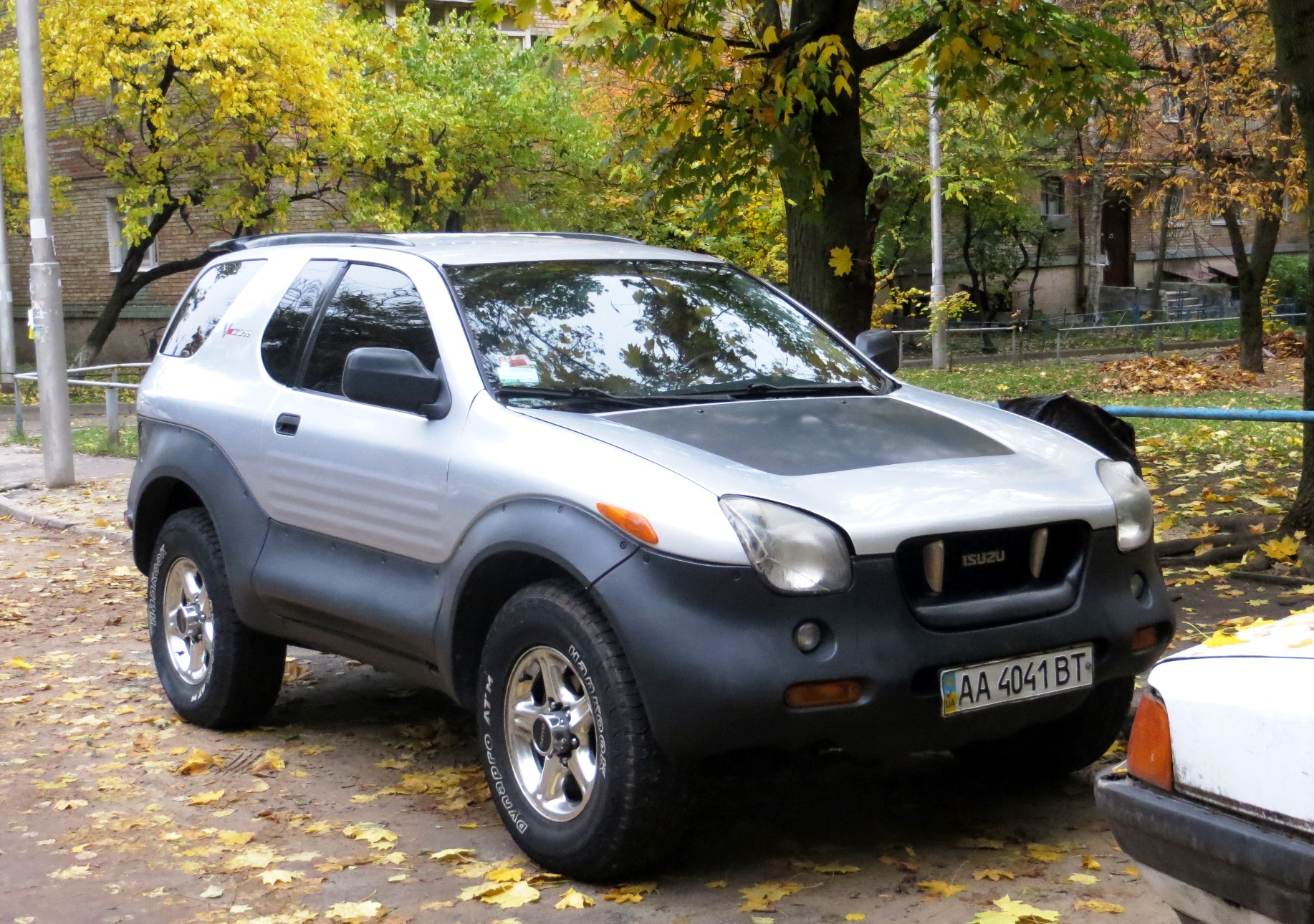 AA 4041 BT, Isuzu VehiCross 1st gen (UGS25DW/VX), 1997–2001