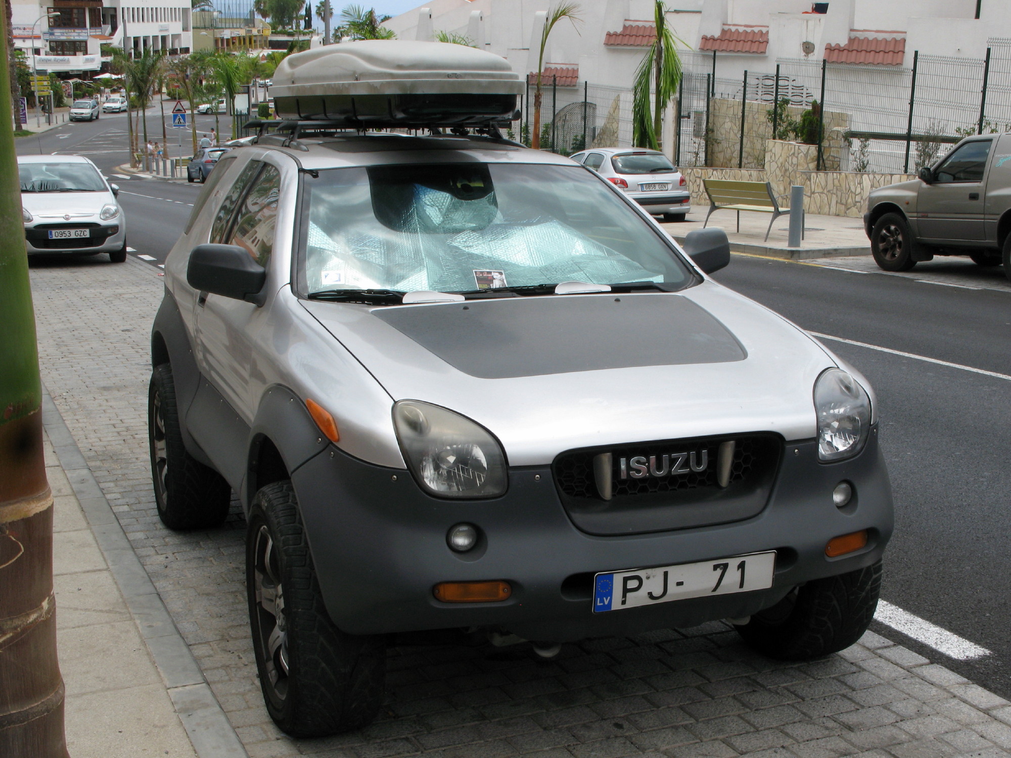 PJ-71, Isuzu VehiCross 1st gen (UGS25DW/VX), 1997–2001