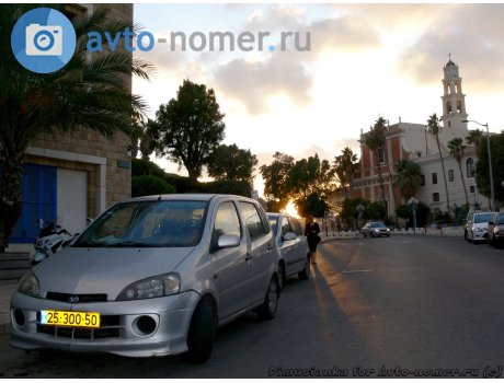 25-300-50, Daihatsu YRV