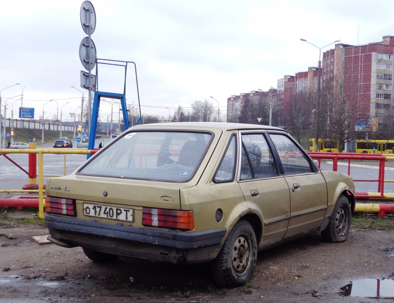 о 1740 РТ, Ford Escort 