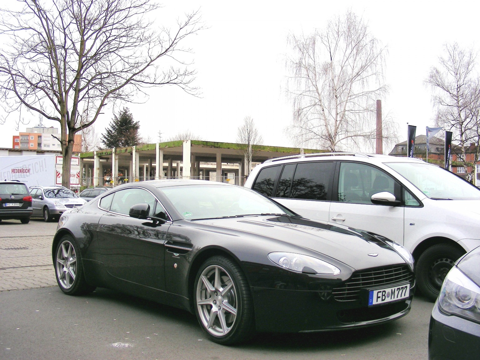 FB M 777, Aston Martin V8 Vantage 