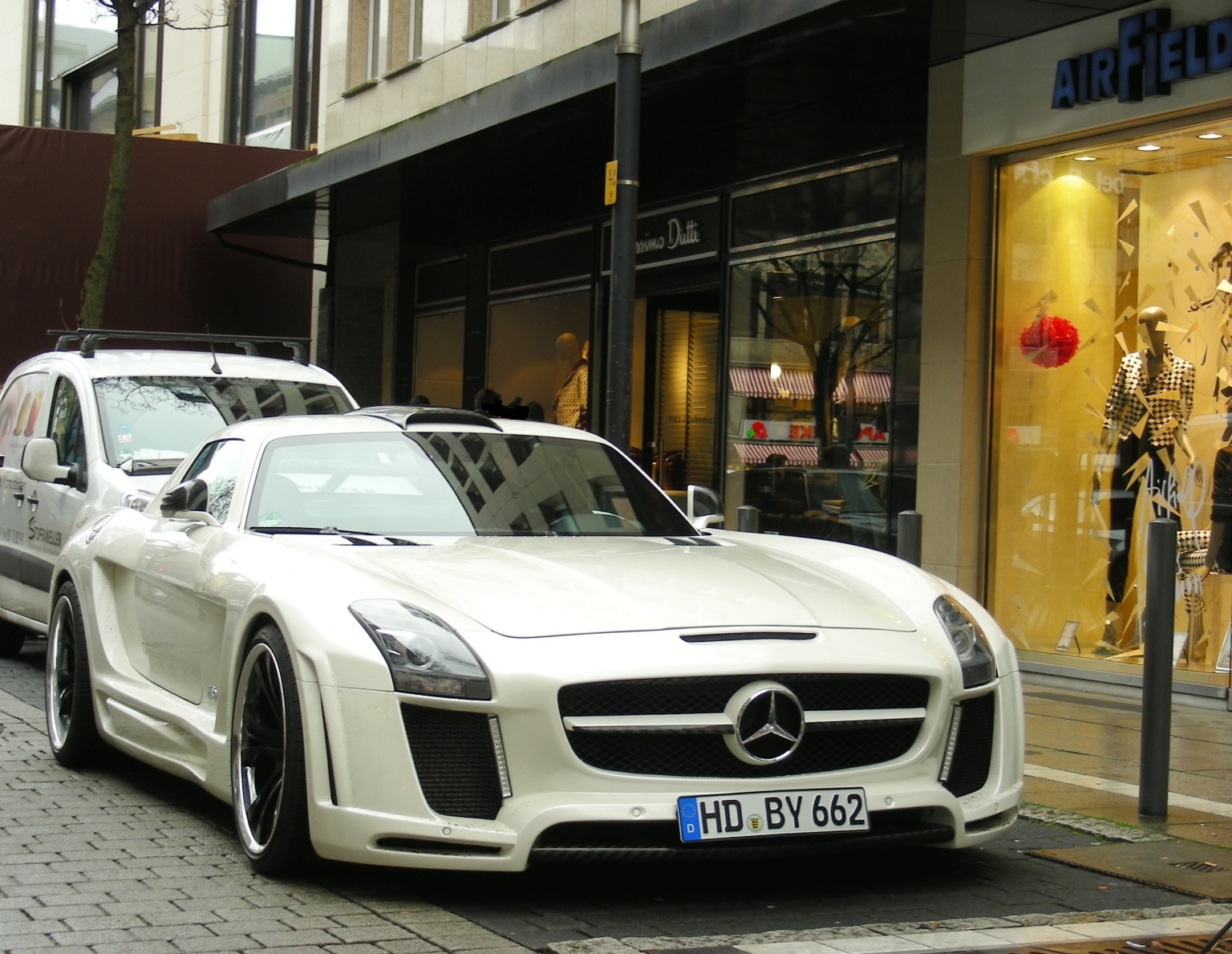 Mercedes Benz SLS для ОАЭ