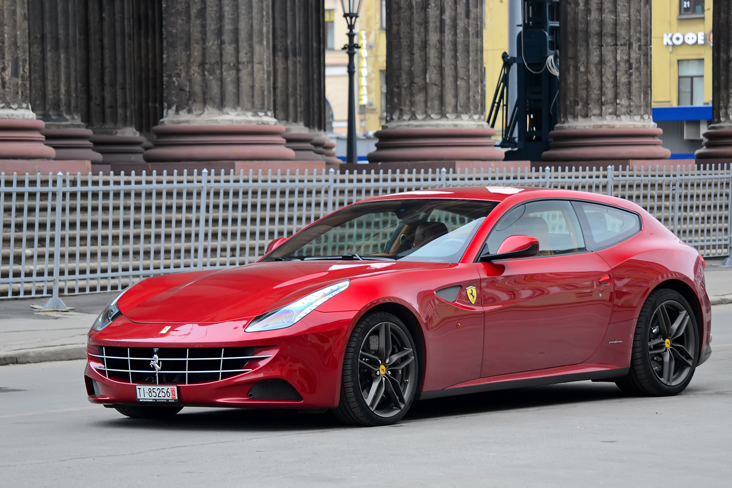 Ferrari FF 042