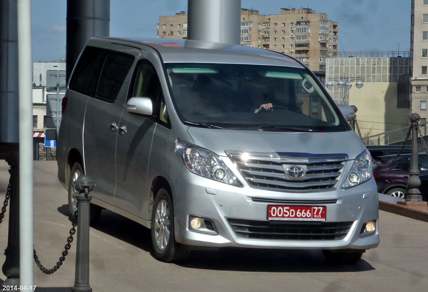 005 D 666 77, Toyota Alphard 2nd gen (AH20), 2008–2015