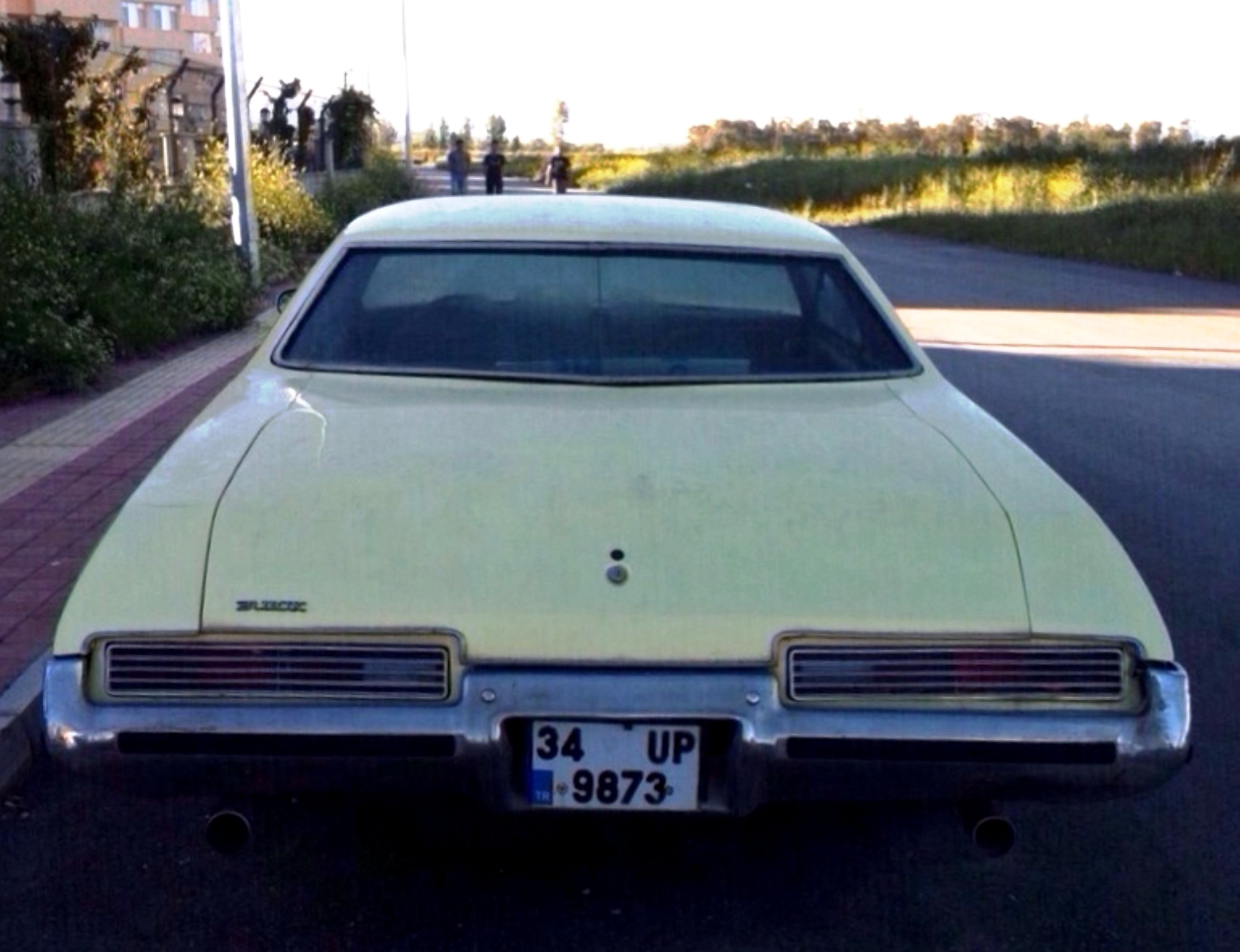34 UP 9873, Buick Century 3rd gen (Regal/Luxus) 2-door Coupé (57; A-body), 1972–1973