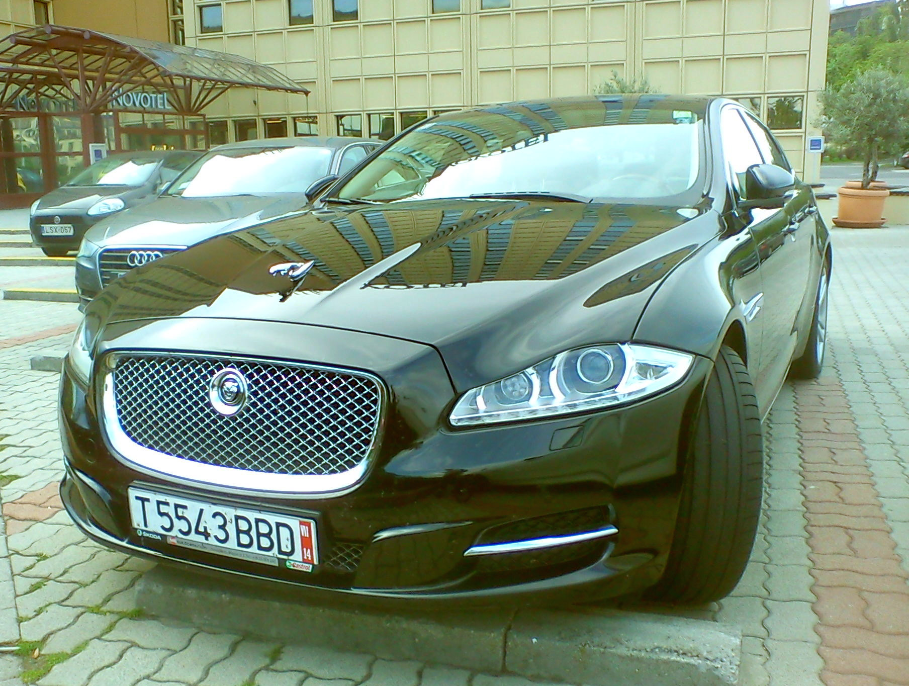 T 5543 BBD, Jaguar XJ 6th gen (X351), 2009–2019