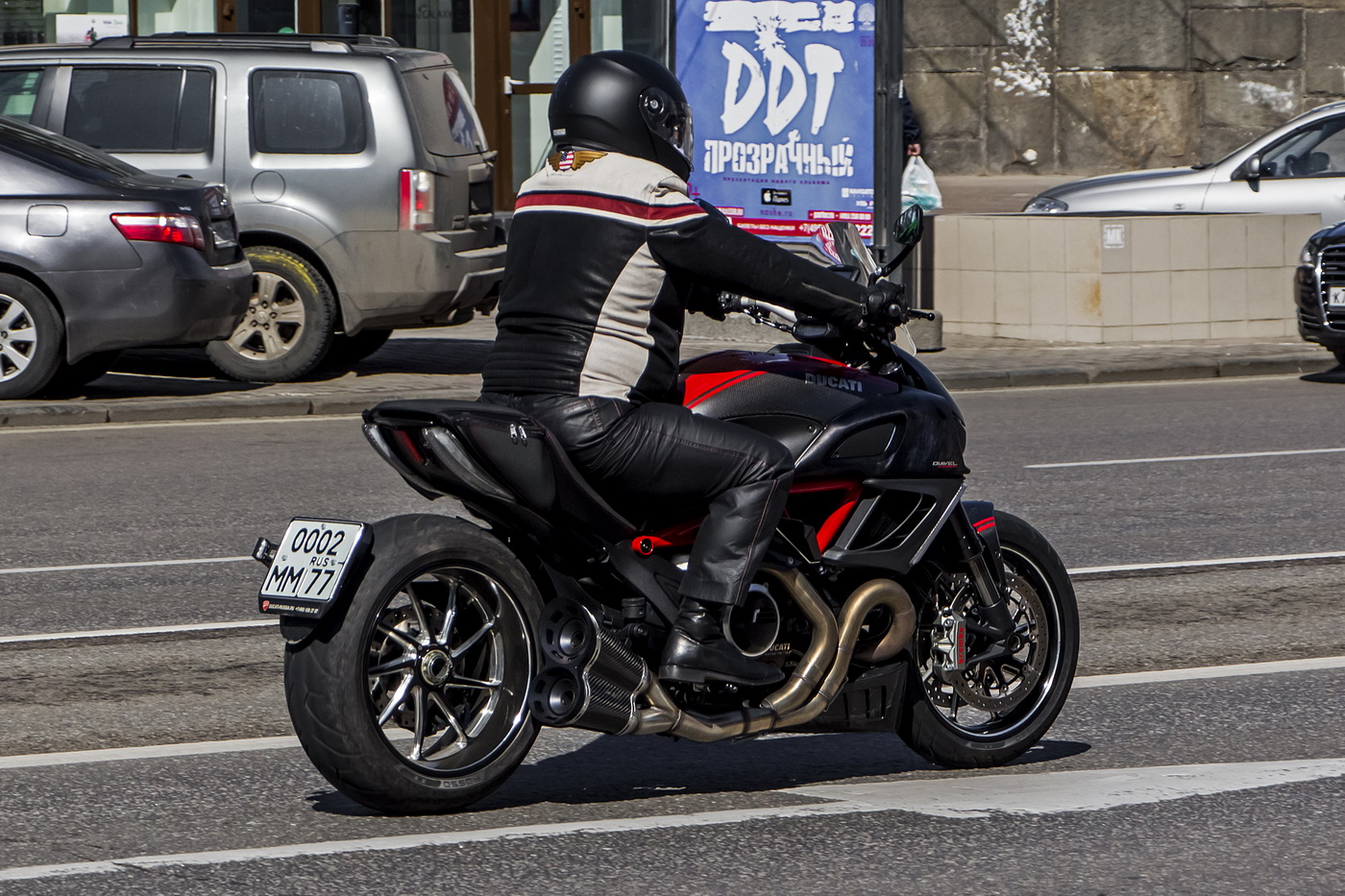 Ducati Diavel vs Harley