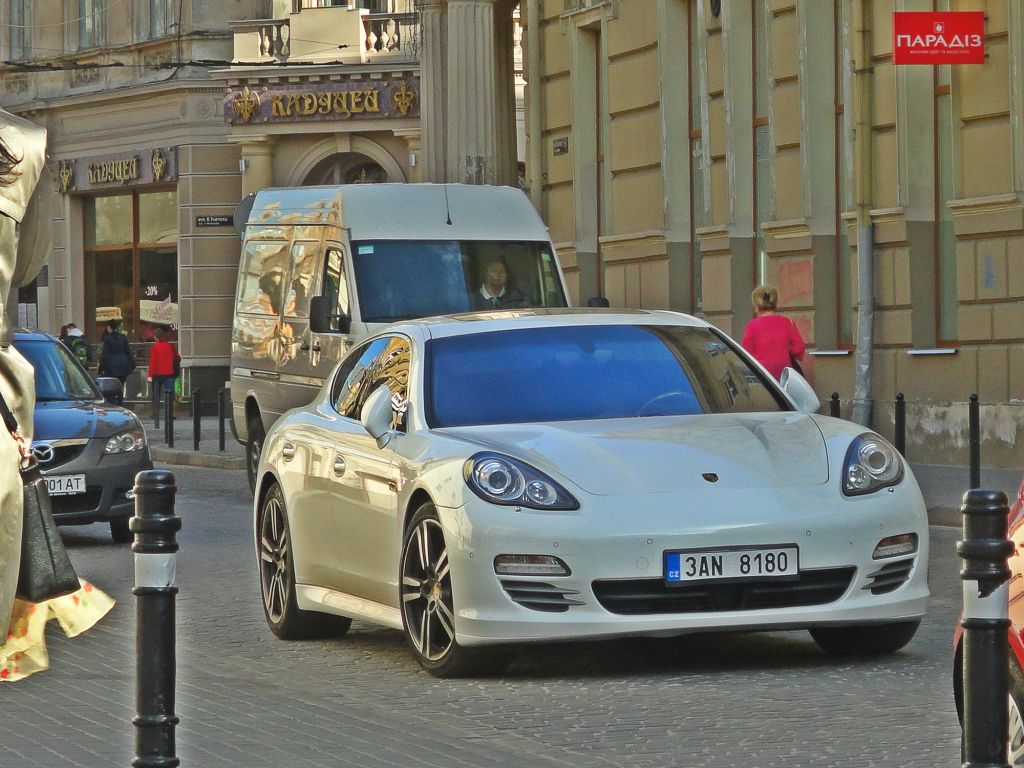 3AN 8180, Porsche Panamera 