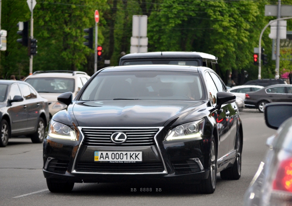 AA 0001 KK, Lexus LS 