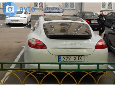 777 XJX, Porsche Panamera
