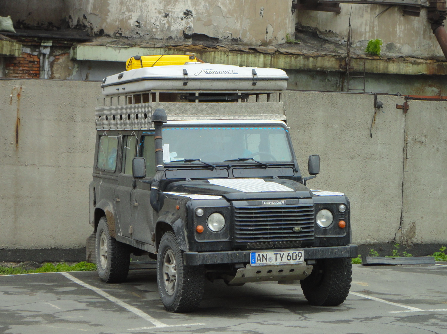 AN TY 609, Land Rover Defender 