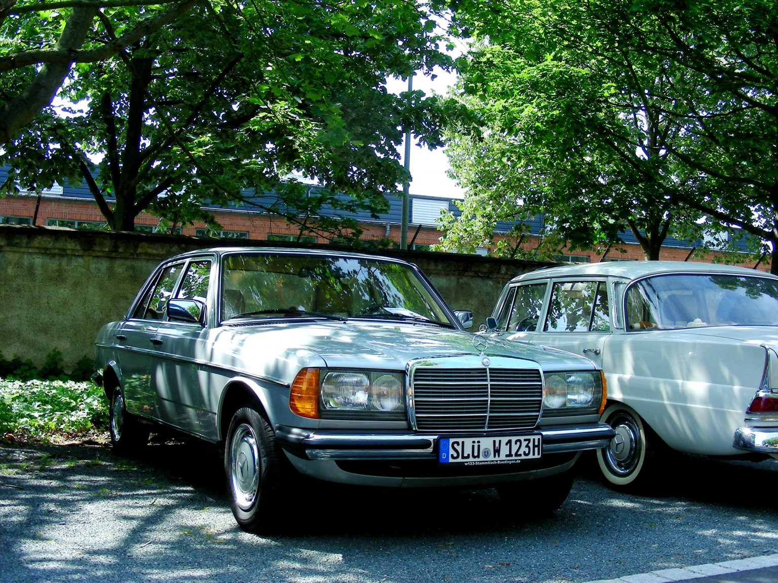 SLÜ W 123 H, Mercedes-Benz E-Klasse 200–300 Sedan (W123), 1975­–1986