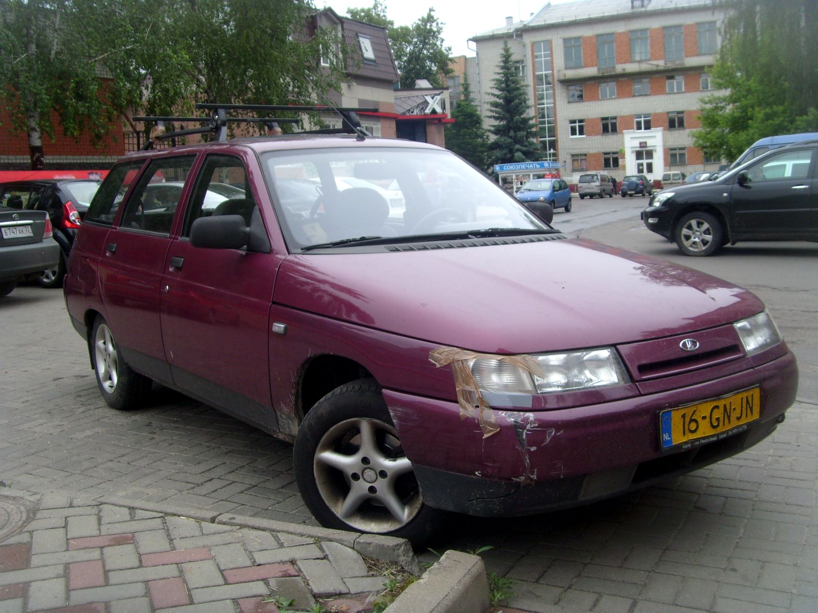 16-GN-JN, Lada (VAZ) 2111 