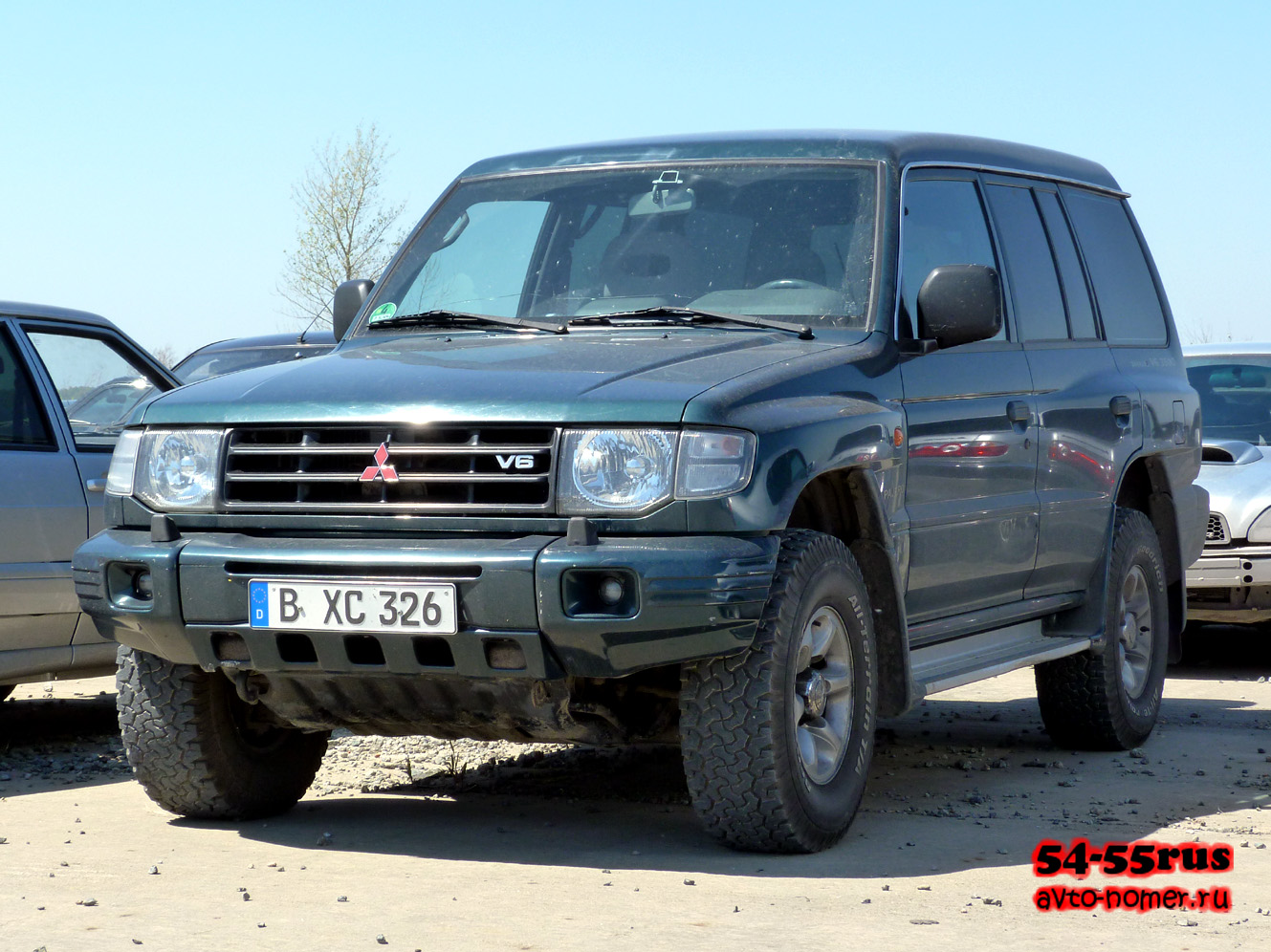 B XC 326, Mitsubishi Pajero 