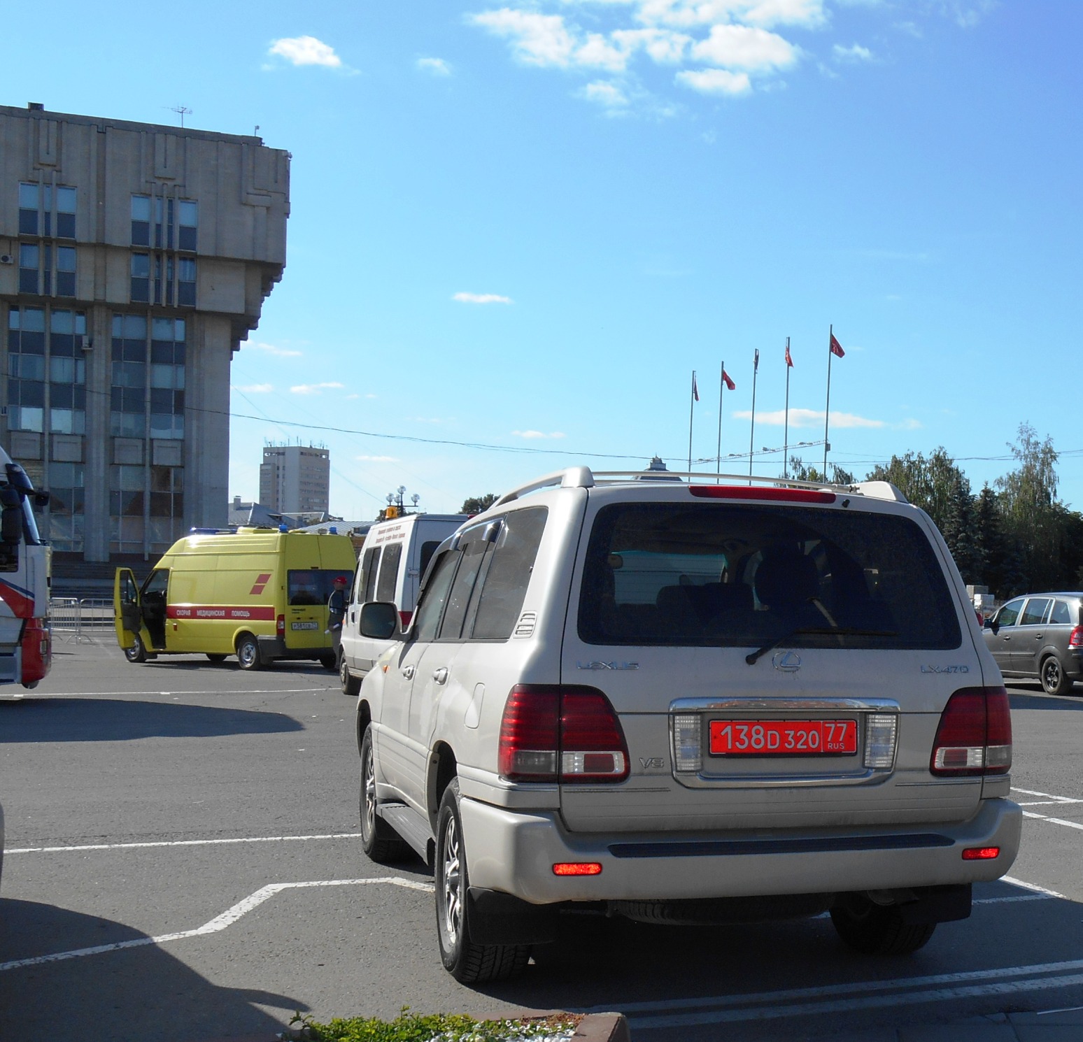 138 D 320 77, Lexus LX 