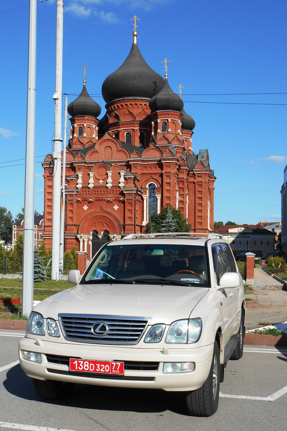 138 D 320 77, Lexus LX 