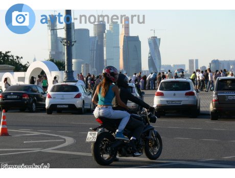 1010 ау 77, Triumph Motorcycles Street Triple