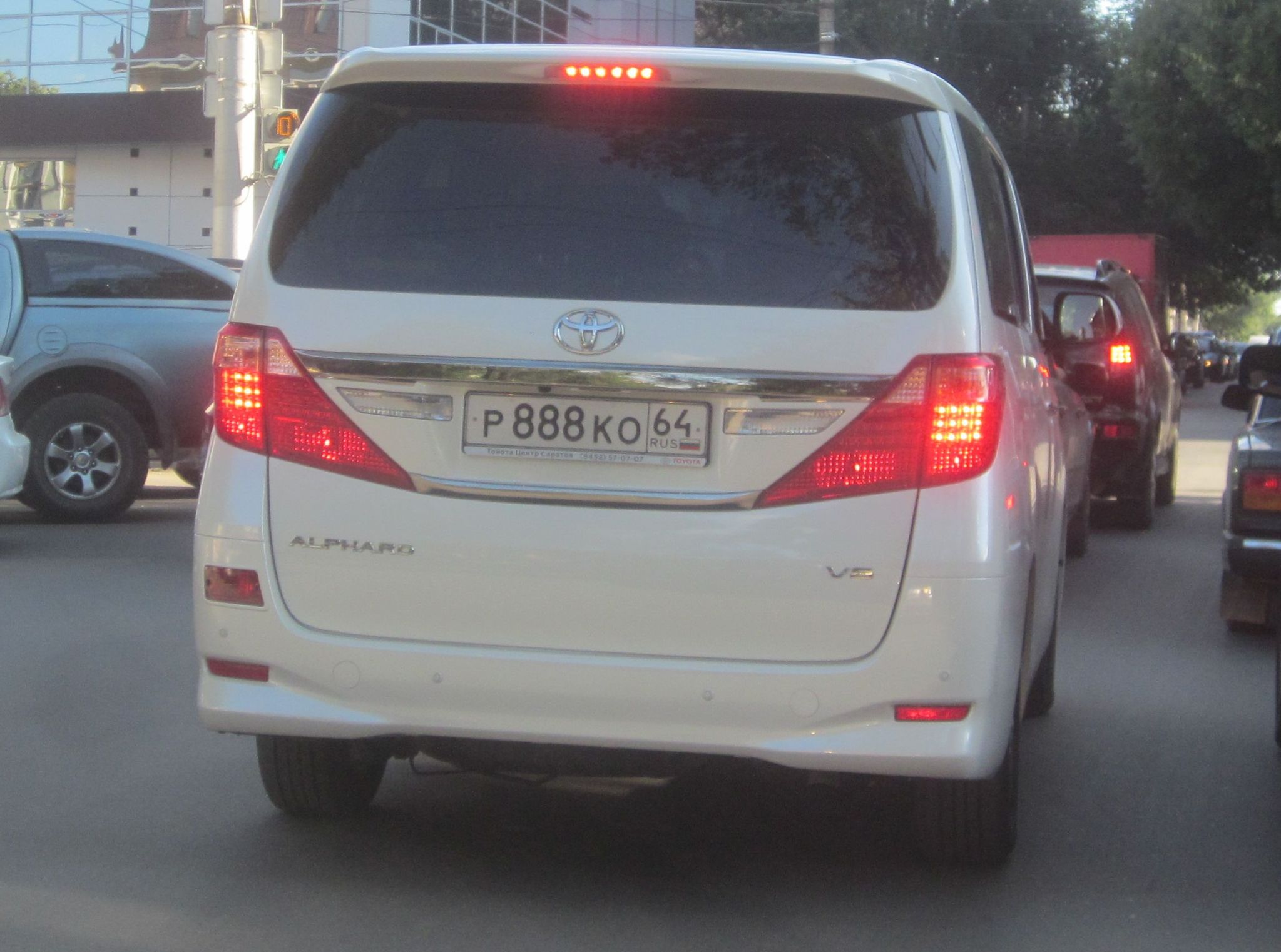 р 888 ко 64, Toyota Alphard 2nd gen (AH20), 2008–2015