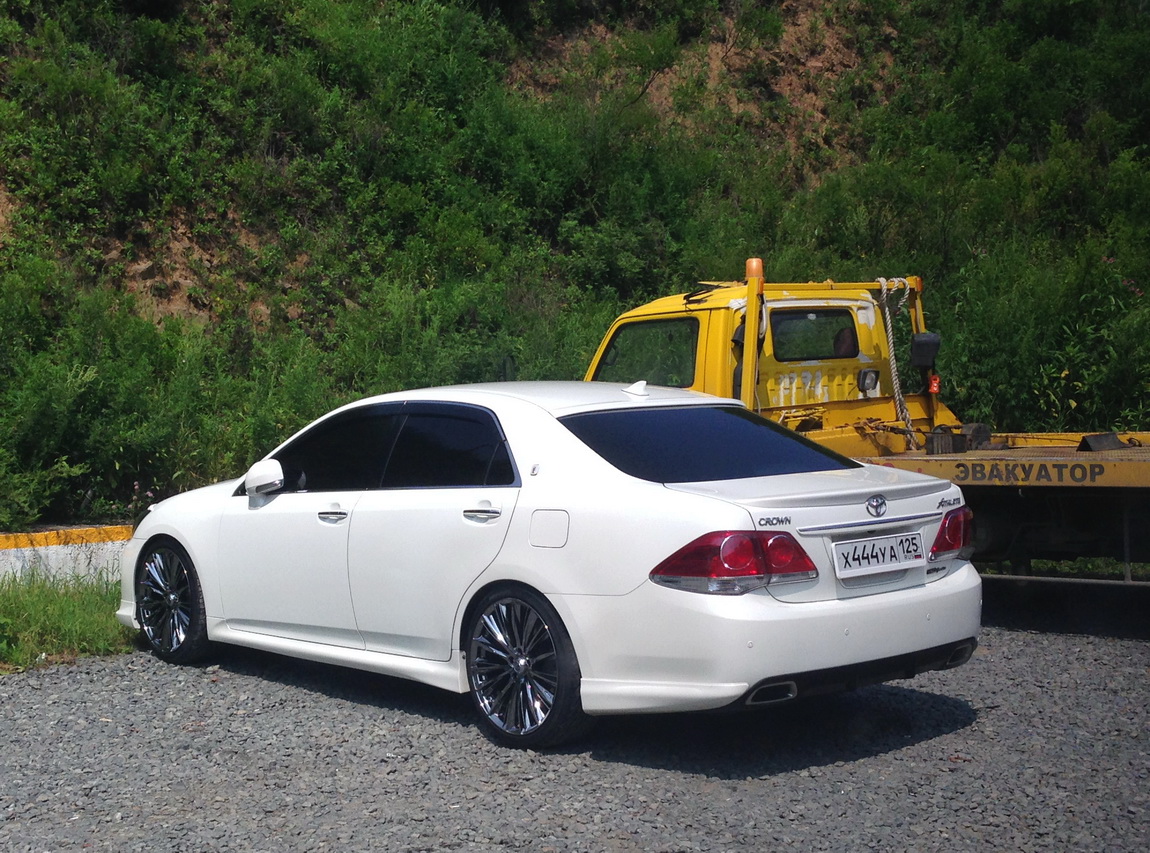 toyota crown s200