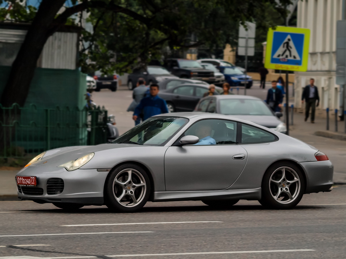 011 D 240 77, Porsche 911 5th gen Coupé (996), 1997–2006