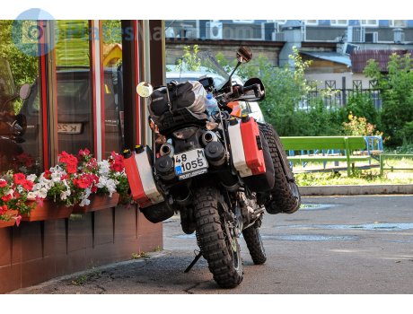 48 M 1055, KTM Adventure