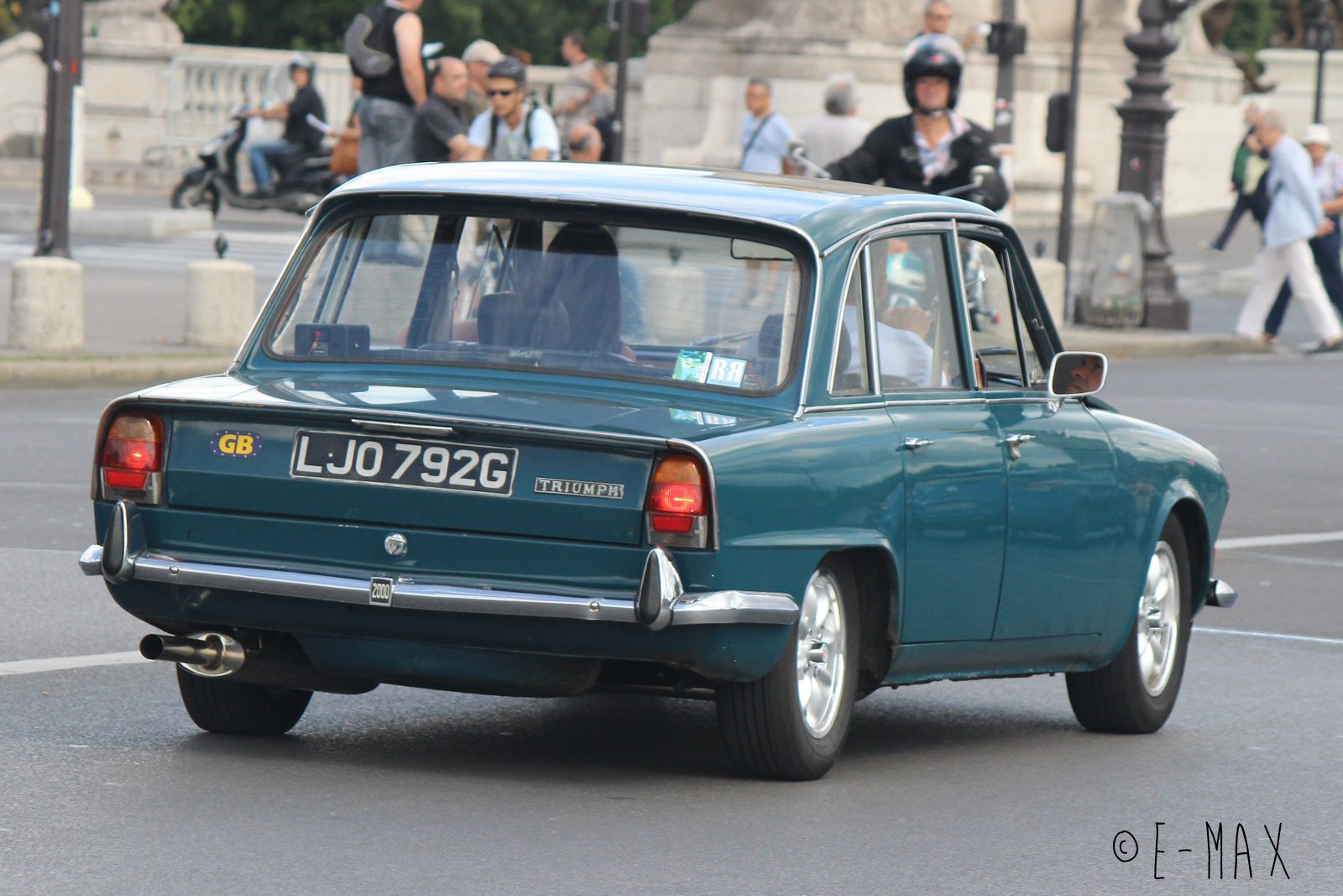 LJO792G, Triumph 2000 