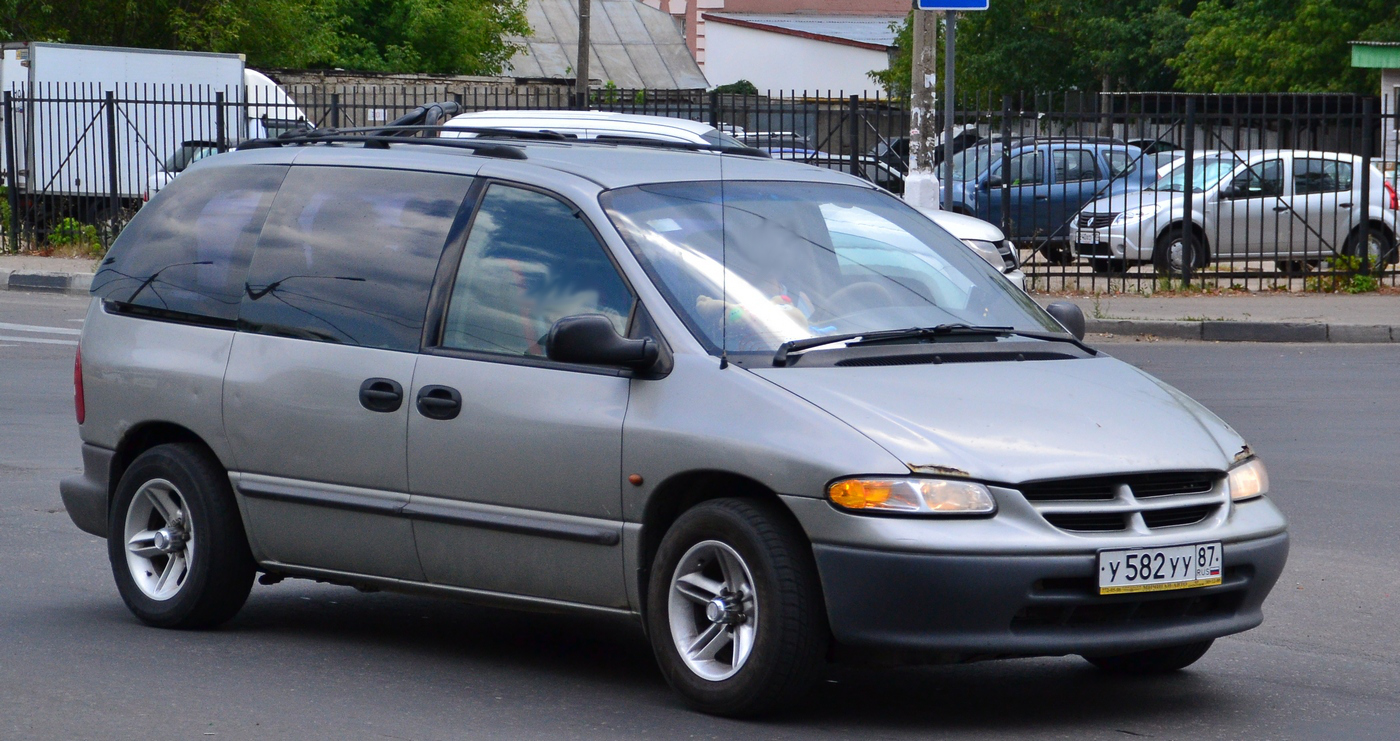 у 582 уу 87, Chrysler Voyager 3rd gen (NS), 1995–2000