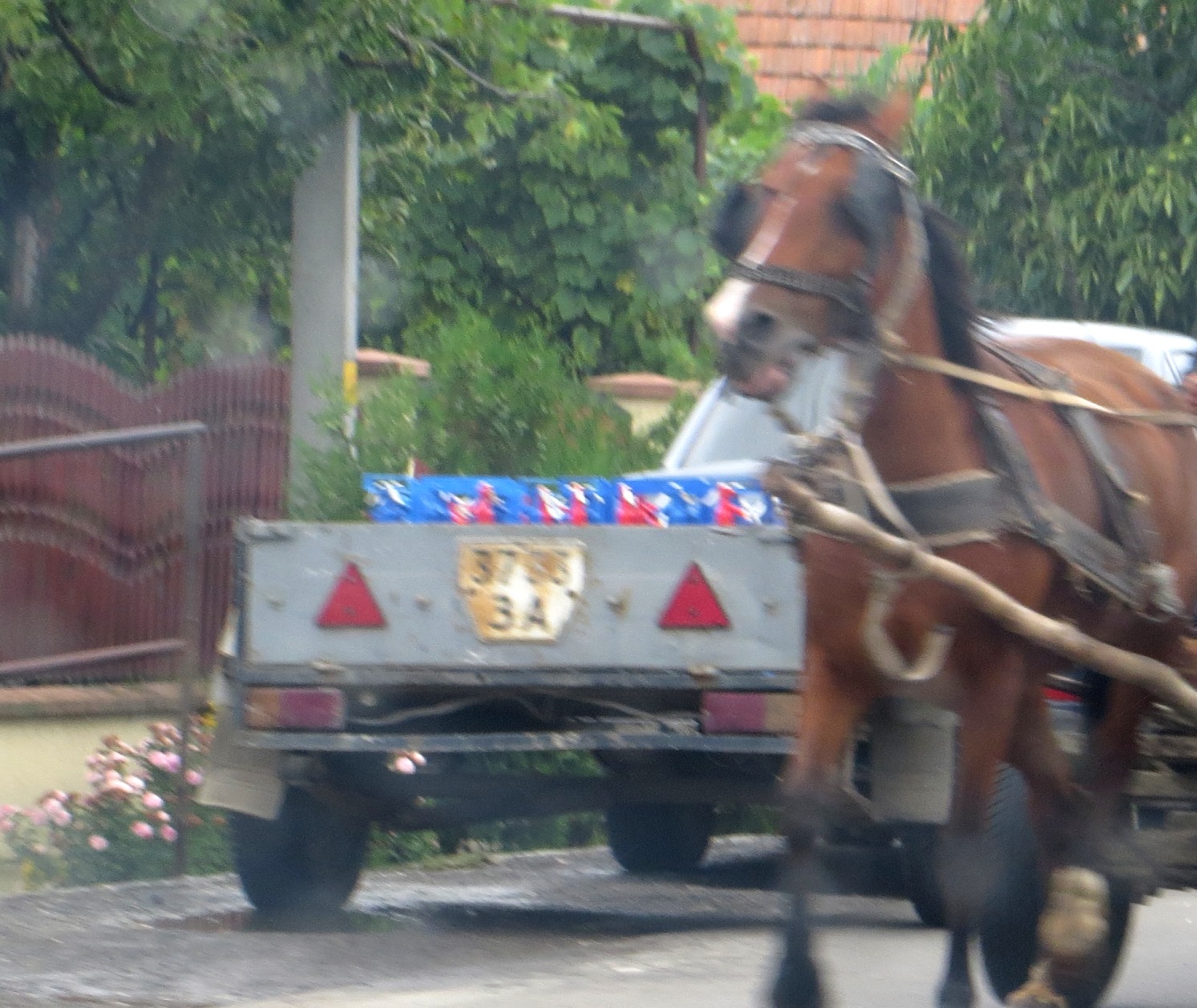 3733 ЗА, Trailers (1977) 