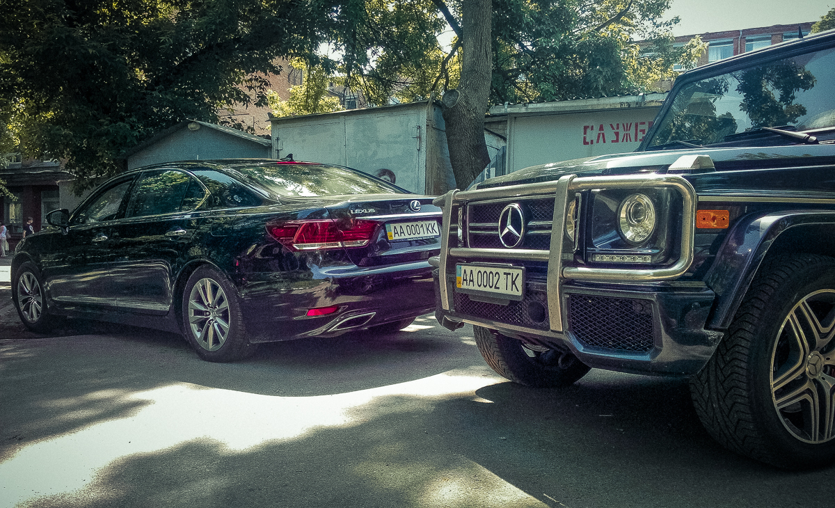 AA 0001 KK, Lexus LS 