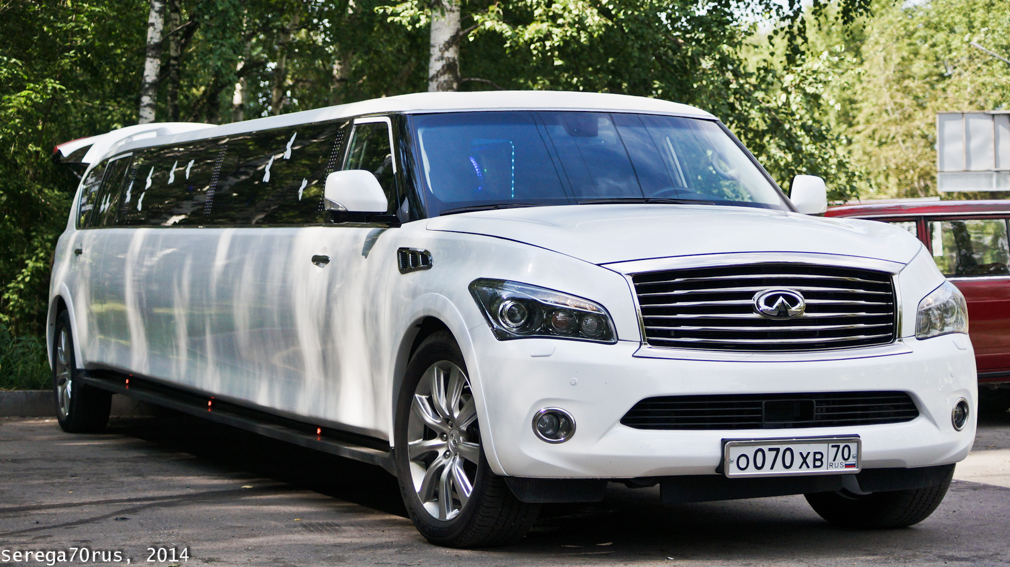 Лимузин Инфинити qx56 с люком