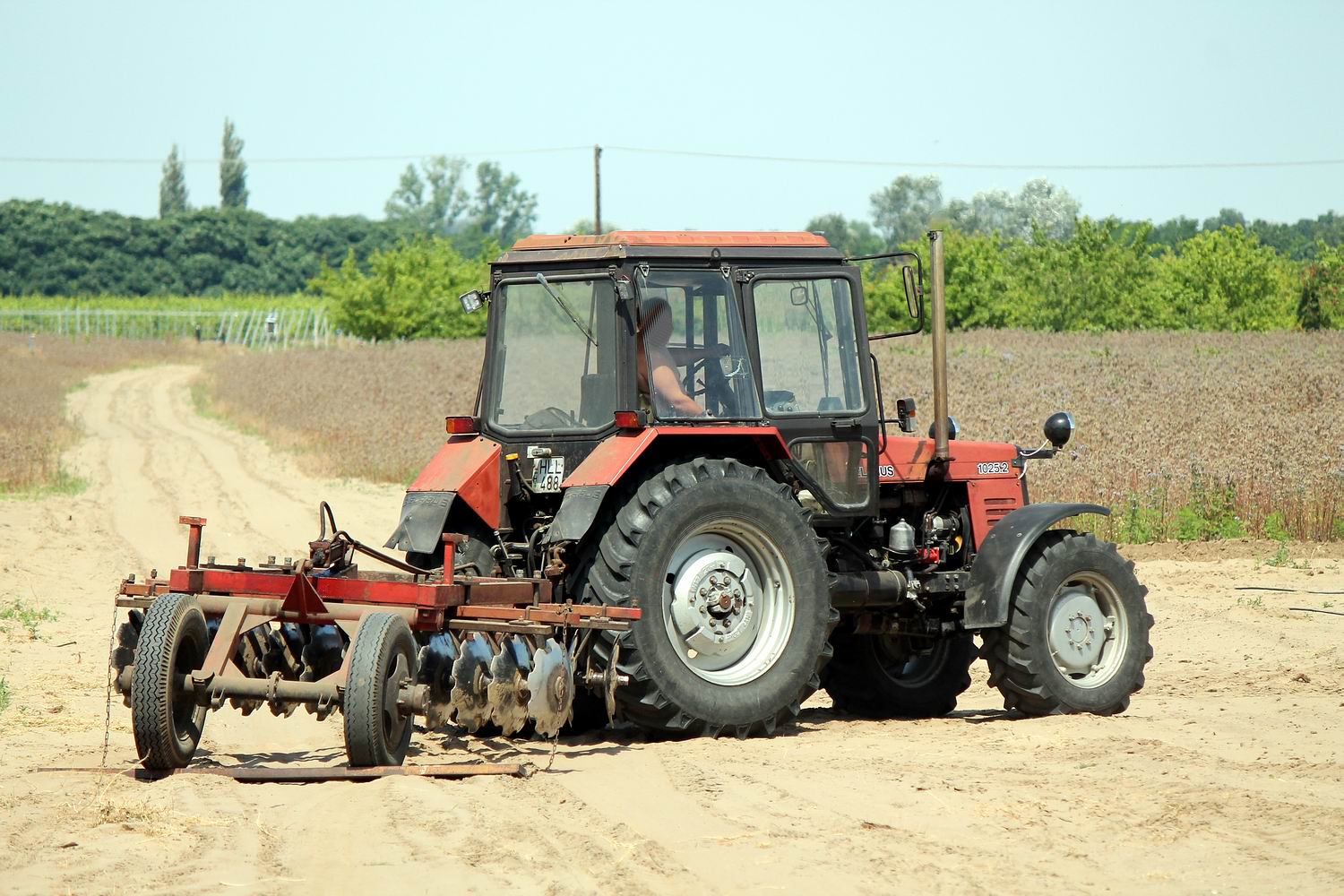 HLL-488, Belarus (MTZ) 1021/1025 