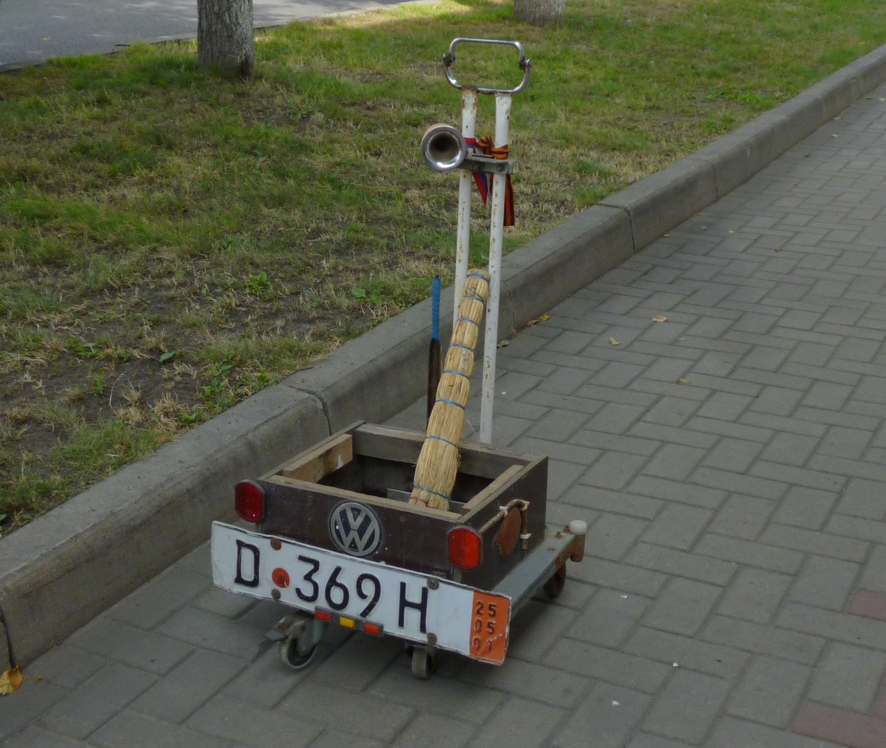 D 369 H, License plate without vehicle 