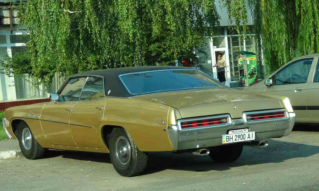BH 2900 AI, Buick LeSabre 3rd gen 1969 4-door Hardtop (45239/45439; B-body), 4th facelift, 1968–1969
