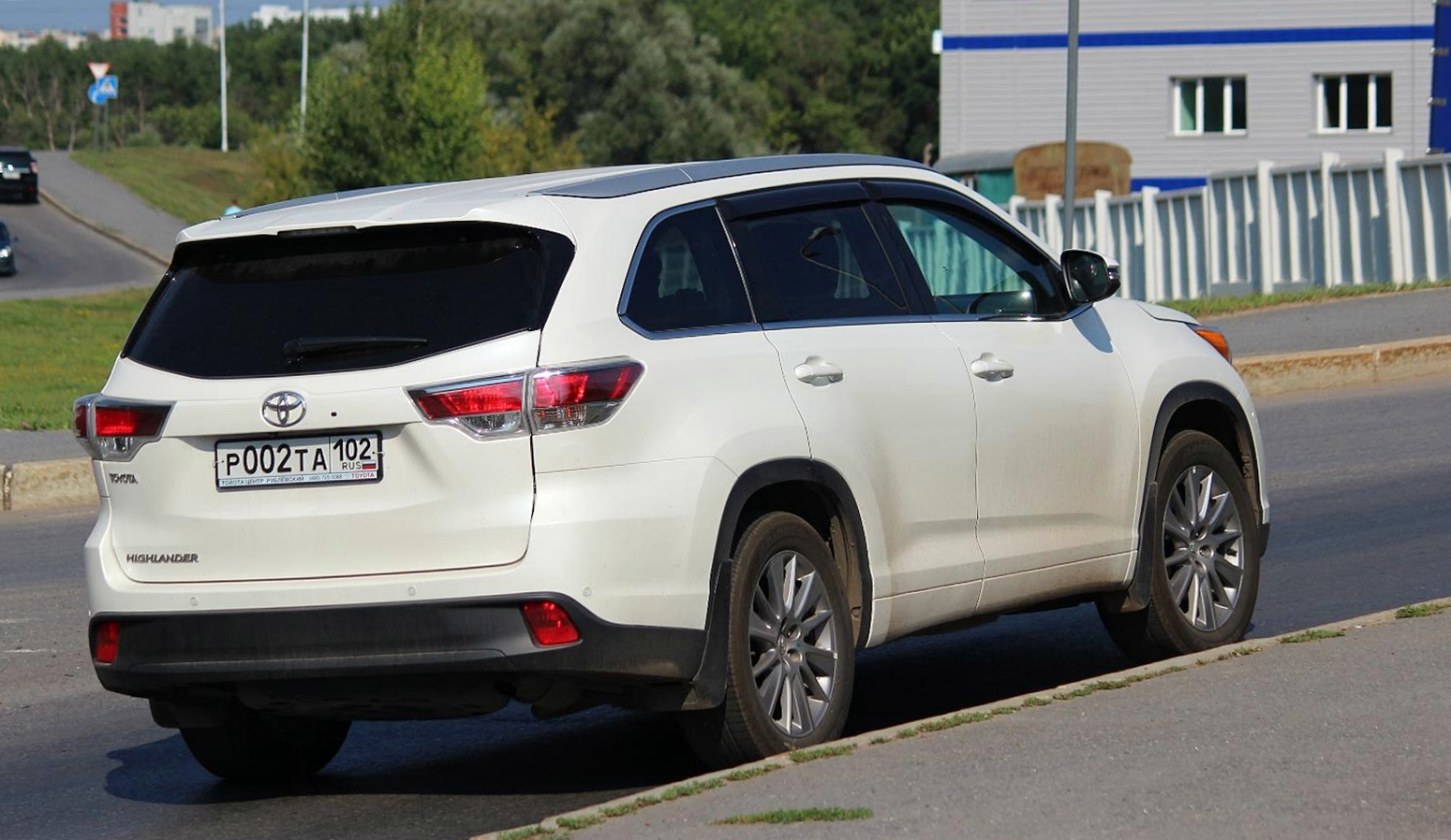 р 002 та 102, Toyota Highlander 